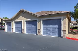 Photo #6: 2321221 Listing