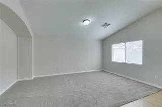 Photo #3: 2321264 Listing