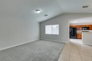 Photo #4: 2321264 Listing