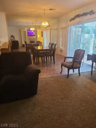 Photo #3: 2321268 Listing