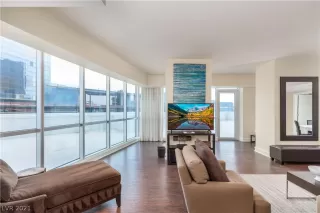 Photo #6: 2321302 Listing