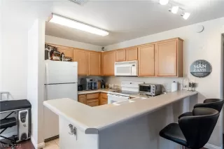 Photo #5: 2321306 Listing