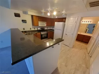 Photo #1: 2321308 Listing 