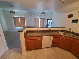 Photo #5: 2321308 Listing 