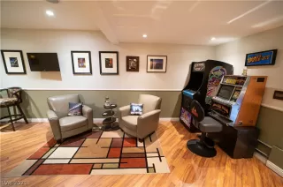 Photo #6: 2321315 Listing