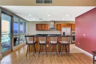 Photo #5: 2321321 Listing