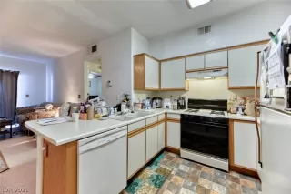 Photo #4: 2321328 Listing