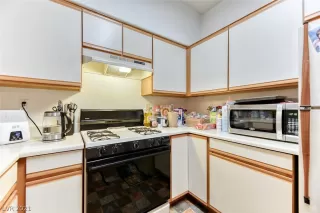 Photo #5: 2321328 Listing