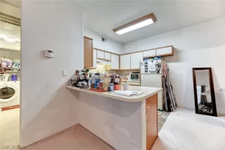 Photo #6: 2321328 Listing