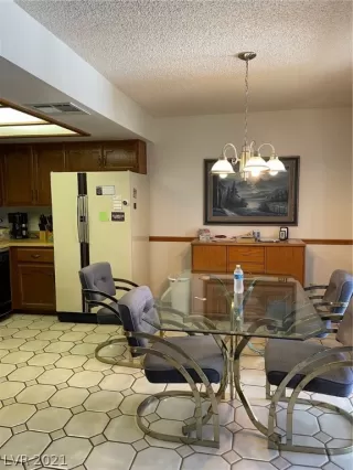 Photo #5: 2321402 Listing 