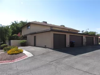 Photo #3: 2321415 Listing