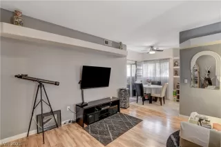 Photo #2: 2321423 Listing