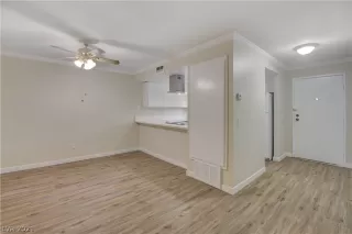 Photo #2: 2321426 Listing