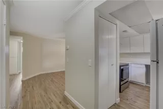 Photo #3: 2321426 Listing