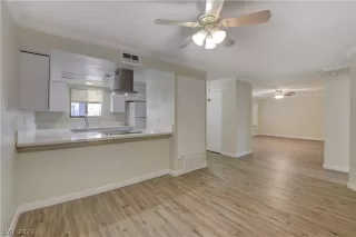 Photo #4: 2321426 Listing