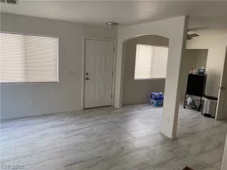 Photo #5: 2321431 Listing 