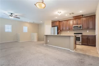 Photo #2: 2321439 Listing 