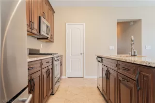 Photo #4: 2321439 Listing 