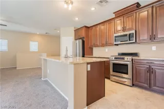 Photo #5: 2321439 Listing 