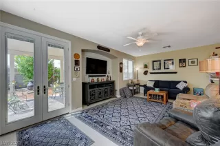 Photo #4: 2321440 Listing