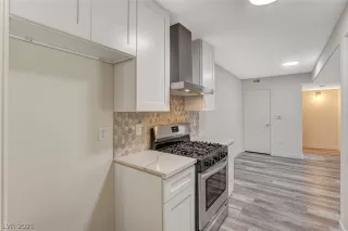 Photo #3: 2321451 Listing