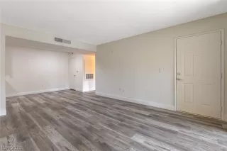 Photo #5: 2321451 Listing