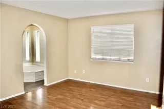 Photo #5: 2321485 Listing