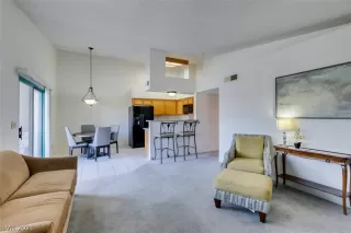 Photo #4: 2321518 Listing