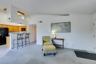 Photo #5: 2321518 Listing