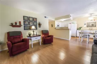 Photo #4: 2321523 Listing