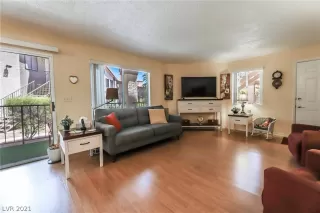 Photo #5: 2321523 Listing