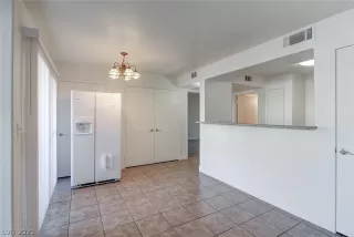 Photo #3: 2321538 Listing