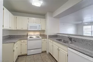 Photo #4: 2321538 Listing