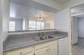 Photo #5: 2321538 Listing