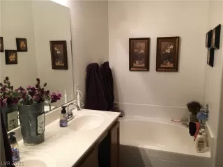 Photo #5: 2321570 Listing 