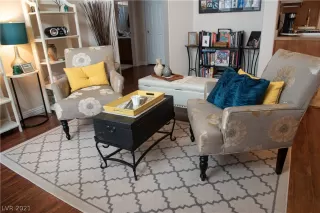 Photo #3: 2321581 Listing