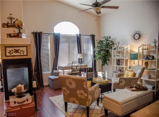 Photo #4: 2321581 Listing