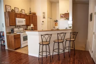 Photo #5: 2321581 Listing