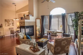 Photo #6: 2321581 Listing