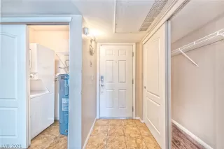 Photo #5: 2321606 Listing