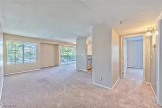 Photo #6: 2321606 Listing