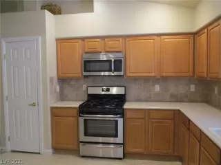 Photo #4: 2321614 Listing 