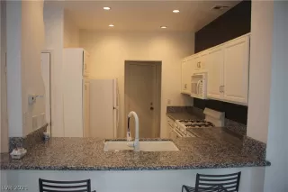 Photo #5: 2321684 Listing 