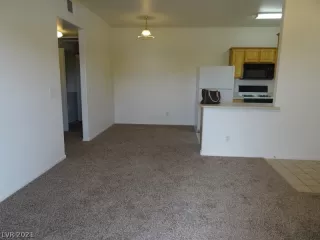 Photo #4: 2321689 Listing