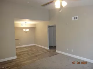 Photo #4: 2321695 Listing