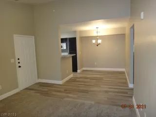 Photo #5: 2321695 Listing