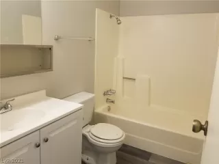 Photo #4: 2321712 Listing 