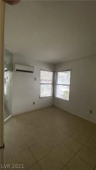 Photo #4: 2321780 Listing