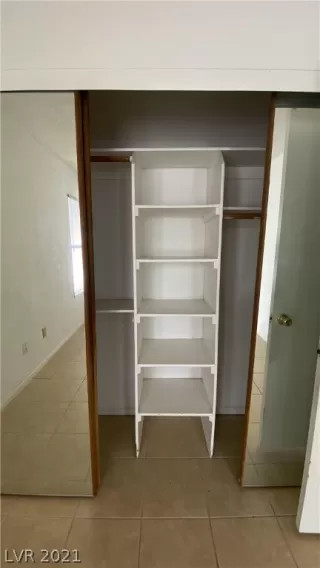 Photo #5: 2321780 Listing