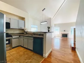 Photo #3: 2321815 Listing 